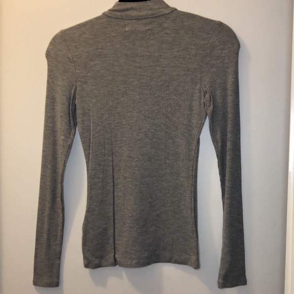 HOLLISTER | Gray Ribbed Choker Top - Picture 2 of 3